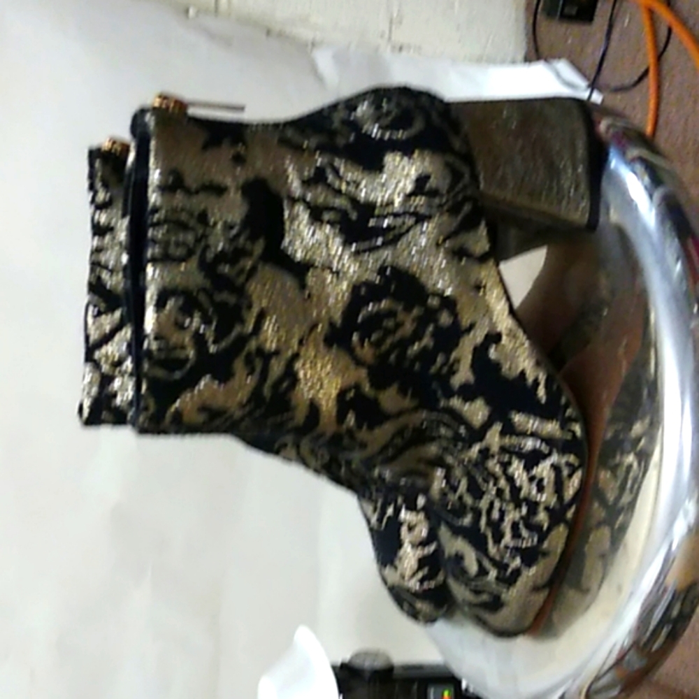 Nanette Lepore NIB metallic brocade floral boot